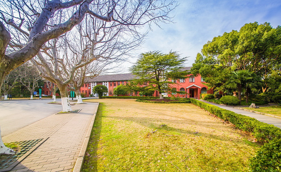 大学校园.jpg